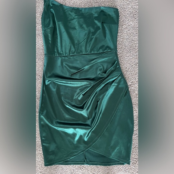 Dress - Picture 2 of 6